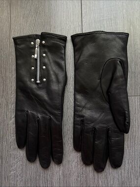 Holt Renfrew Italy Black Studded Leather Gloves 100% Cashmere Lined Sz 8 NWOT